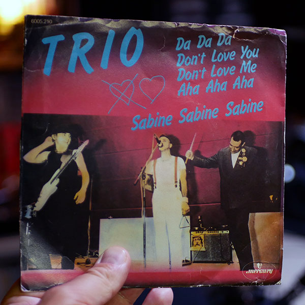 Sofia Härdig och singlarna som Gud glömde 6 dj50s_ep214_sleeve_trio